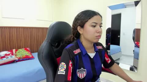 M E L I N A  online show from December 16, 2025, 7:19 pm