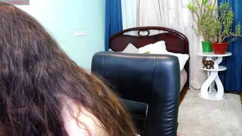 Snapshot of melinasmit chatting on February 3, 2025, 8:46 am Melina online show from February 3, 2025, 8:46 am