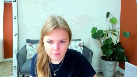 Sophia online show from September 25, 2025, 5:22 am