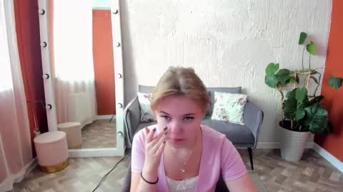 Sophia online show from September 29, 2025, 4:17 am