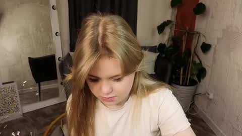 Sophia online show from April 9, 2026, 6:19 am