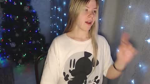 Melissa  Ray online show from December 30, 2024, 7:32 pm