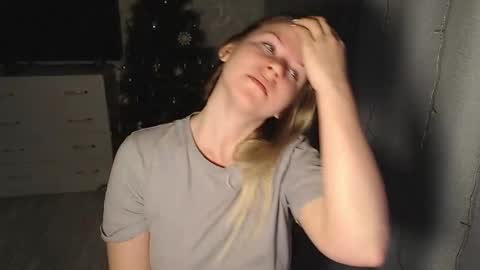 Melissa  Ray online show from January 22, 2025, 5:28 pm