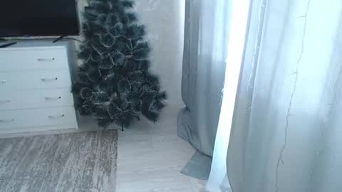 Melissa  Ray online show from January 27, 2025, 6:41 am