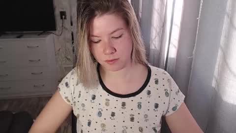 Melissa  Ray online show from January 31, 2025, 9:59 am