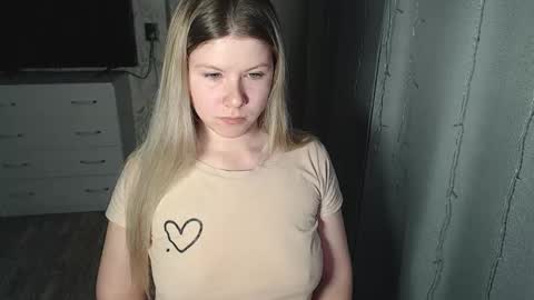 Melissa  Ray online show from February 5, 2025, 5:09 pm