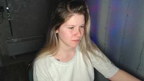 Melissa  Ray online show from February 9, 2025, 3:34 pm