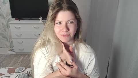 Melissa  Ray online show from February 14, 2025, 3:00 am