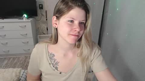 Melissa  Ray online show from March 7, 2025, 5:17 pm