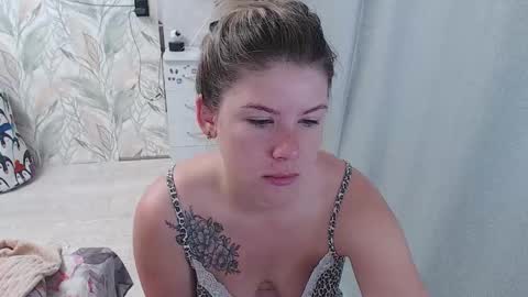 Melissa  Ray online show from September 17, 2025, 2:35 am