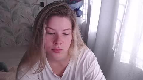 Melissa  Ray online show from September 26, 2025, 7:01 am