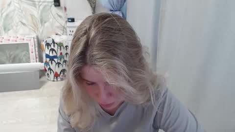 Melissa  Ray online show from October 3, 2025, 3:03 am