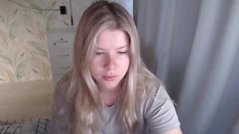 Melissa  Ray online show from October 6, 2025, 2:42 am