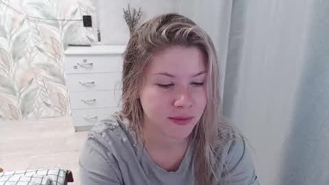 Melissa  Ray online show from October 14, 2025, 5:47 pm