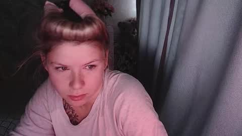 Melissa  Ray online show from October 25, 2025, 2:30 am