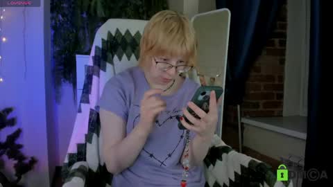 Melissa online show from April 19, 2026, 10:01 pm