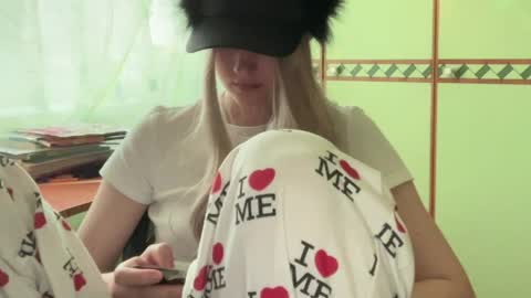 cutebutnyet online show from April 2, 2026, 5:38 am