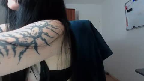 Snapshot of melissanextdoor chatting on September 24, 2025, 7:44 am Ariana online show from September 24, 2025, 7:44 am