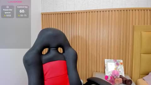    online show from November 21, 2025, 8:40 pm