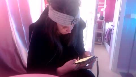 Snapshot of melli23 chatting on December 17, 2025, 12:22 pm Melli online show from December 17, 2025, 12:22 pm