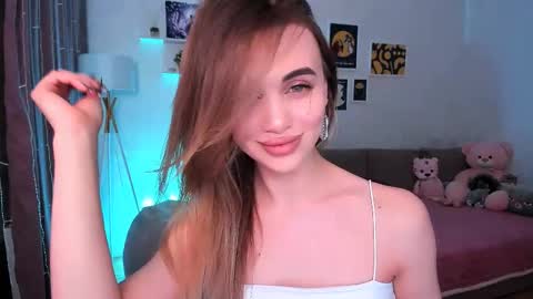 Tessa online show from March 9, 2025, 10:52 pm