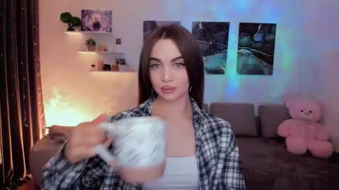 Tessa online show from December 14, 2025, 8:57 pm