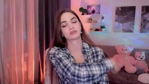 Tessa online show from February 19, 2026, 3:35 am