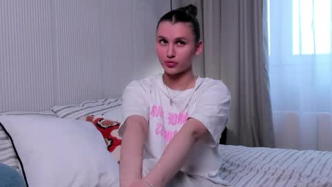 Snapshot of mellisamckeel chatting on April 6, 2026, 11:55 am Lia online show from April 6, 2026, 11:55 am