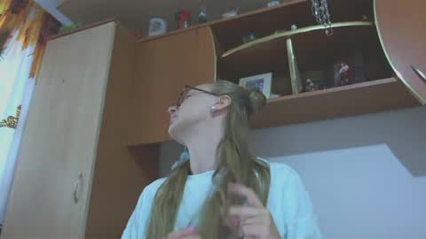 Melly online show from February 17, 2025, 7:37 am