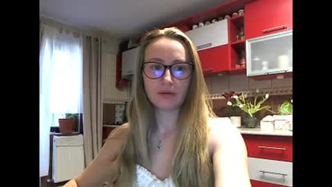 Melly online show from March 4, 2025, 8:02 am