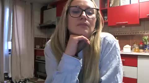 Melly online show from March 9, 2026, 9:02 am