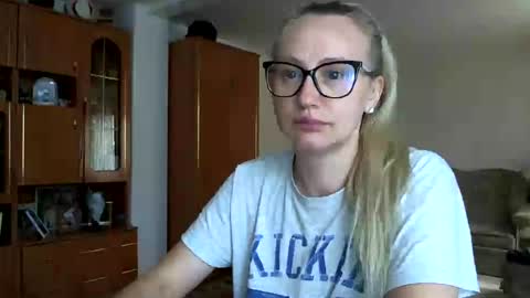 Snapshot of melly_rosey chatting on June 29, 2026, 7:36 am Melly online show from June 29, 2026, 7:36 am