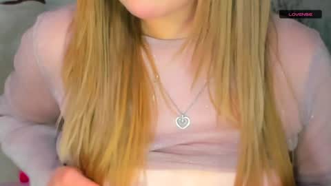 MelMooon online show from December 16, 2024, 5:11 pm