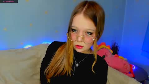 MelMooon online show from February 21, 2025, 6:59 pm