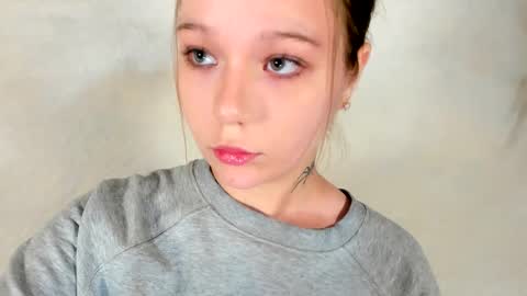 Snapshot of melmooon chatting on February 5, 2026, 10:42 am MelMooon online show from February 5, 2026, 10:42 am