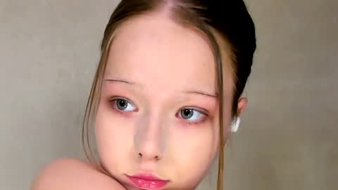Snapshot of melmooon chatting on July 11, 2026, 6:54 pm MelMooon online show from July 11, 2026, 6:54 pm