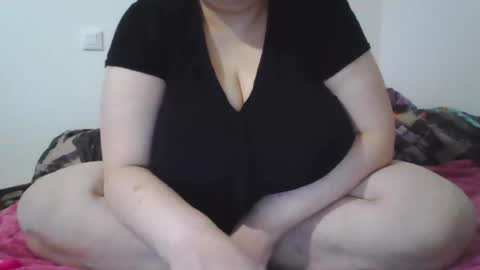 melobigboobs online show from December 26, 2024, 9:47 pm