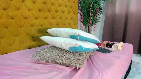 Melody online show from November 15, 2025, 10:37 pm