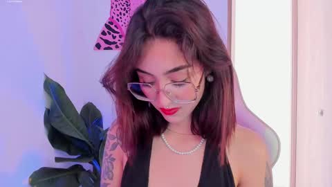 Snapshot of melodie_roy chatting on February 10, 2025, 7:49 pm Melodie Roy 999 online show from February 10, 2025, 7:49 pm