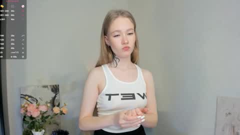 melodievejar online show from February 3, 2026, 4:54 am