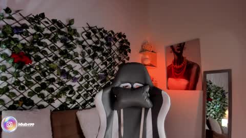 melody_cute10 online show from March 12, 2025, 2:01 pm