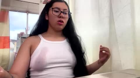 Mell  online show from November 10, 2025, 1:54 pm