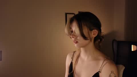 Snapshot of melodykey_x chatting on January 28, 2025, 2:42 pm melody  online show from January 28, 2025, 2:42 pm