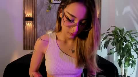 melodylanee online show from May 28, 2026, 11:07 am