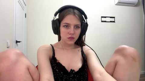Hi Im Aria 18 years old online show from February 4, 2026, 7:31 pm