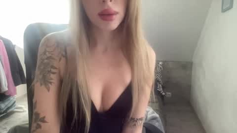 Melodie Sweet online show from December 19, 2025, 9:38 am