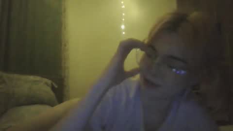 Snapshot of melted_l chatting on October 2, 2025, 10:06 pm krinzhulya online show from October 2, 2025, 10:06 pm