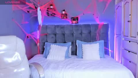 MELY online show from October 20, 2025, 8:09 pm