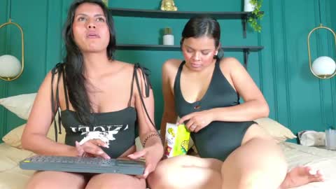 Snapshot of melydoll_ chatting on May 15, 2026, 7:10 pm Maelly online show from May 15, 2026, 7:10 pm