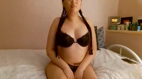 Melyssaluv online show from December 17, 2025, 2:17 am